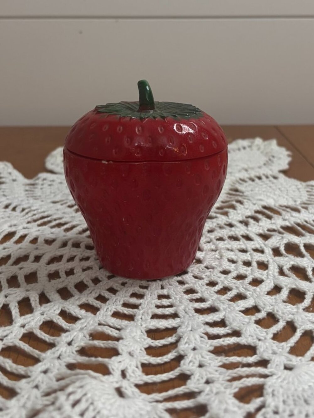 VTG Milk Glass Strawberry Lidded Trinket Dish Textured Ceramic Style Planter 4"